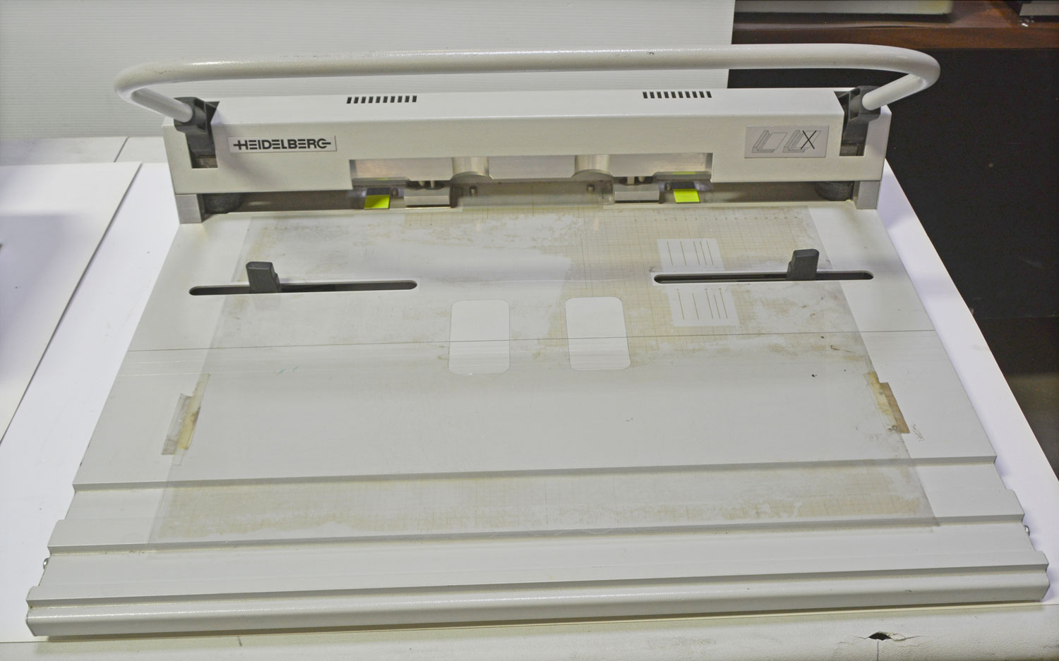 NEW Xerox X30 Commercial Electric Hole Punch 2 or 3 Hole 30 Sheet Capacity  OPEN